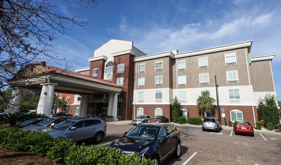 HOLIDAY INN EXPRESS HOTEL & SUITES SAVANNAH-MIDTOWN $94 ($̶1̶6̶1̶ ...