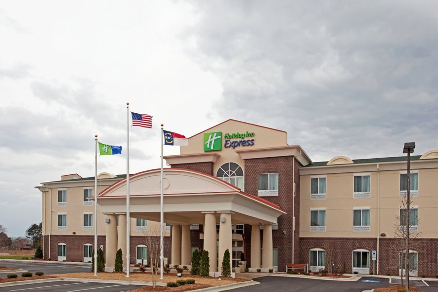 HOLIDAY INN EXPRESS PEMBROKE $101 ($̶1̶4̶3̶) - Updated 2021 Prices ...