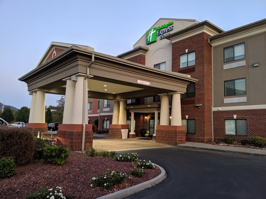 HOLIDAY INN EXPRESS & SUITES CLAYPOOL HILL (RICHLANDS AREA) $82 ...