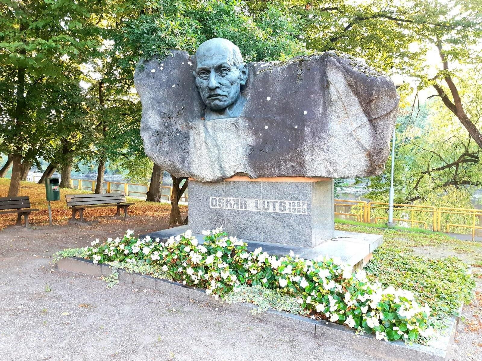 Statue Of Oskar Luts (Tartu) - ATUALIZADO 2022 O Que Saber Antes De Ir ...