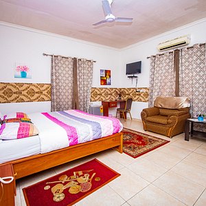 bedroom with double bed

Shower with water heater

Refrigerator

Airconditioning

Free Wi-Fi