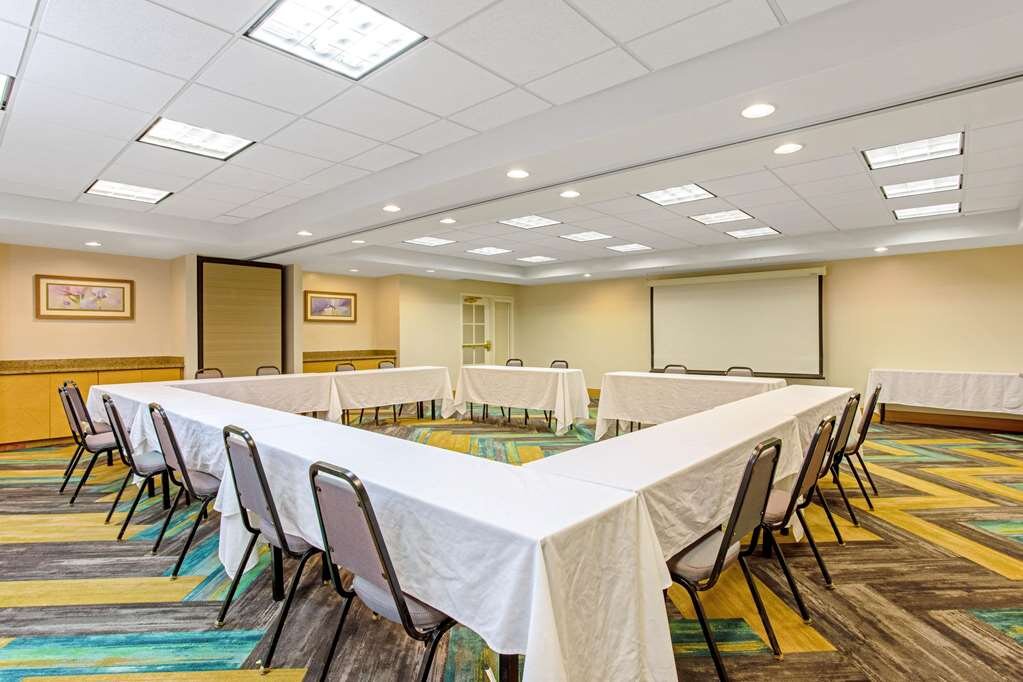 Hotel photo 26 of La Quinta Inn & Suites by Wyndham Orlando I Drive/Conv Ctr.
