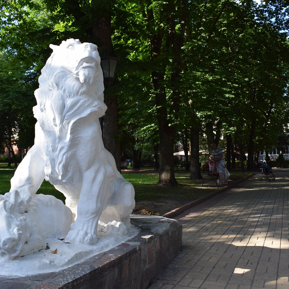 памятник тютчеву в москве