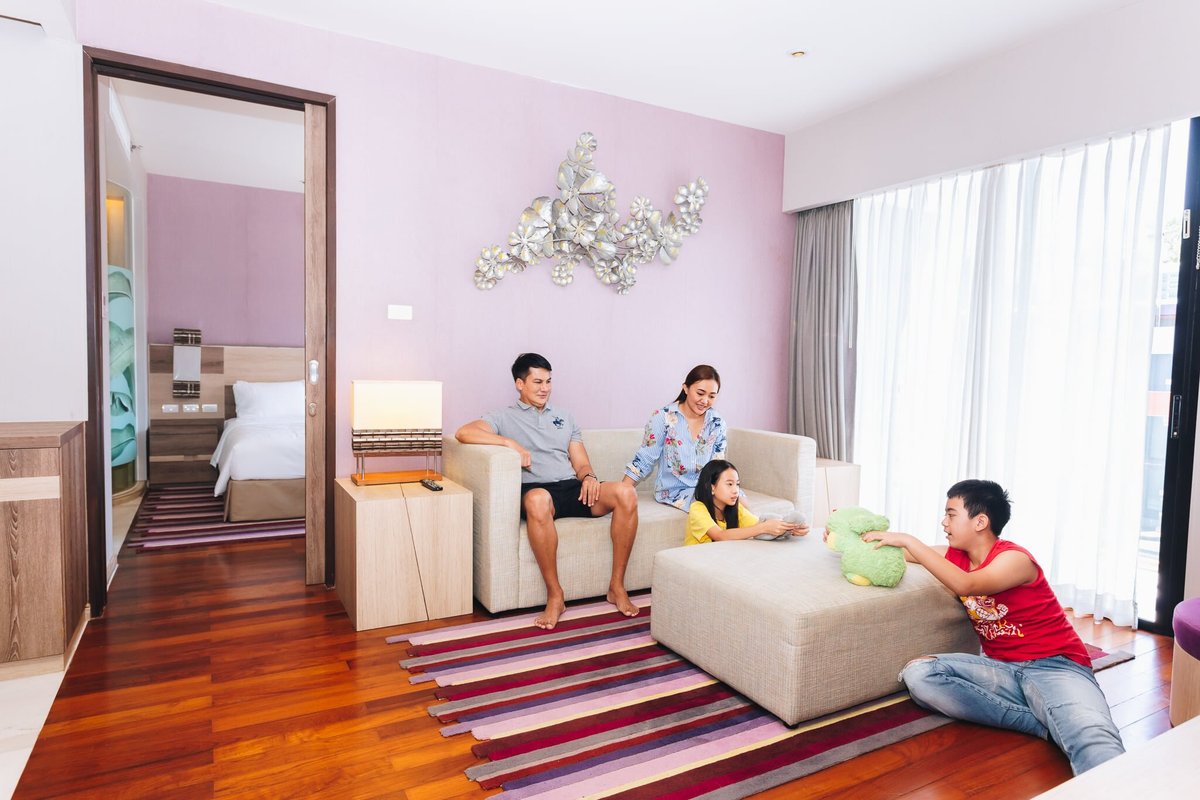 Express phuket. Holiday Inn Express Phuket Patong Beach Central 3*. The Origin Centre Phuket