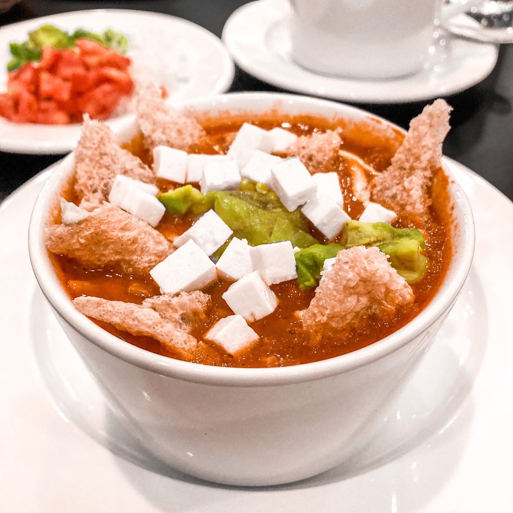 Nuestra sopa de tortilla es una excelente opción para ti día 