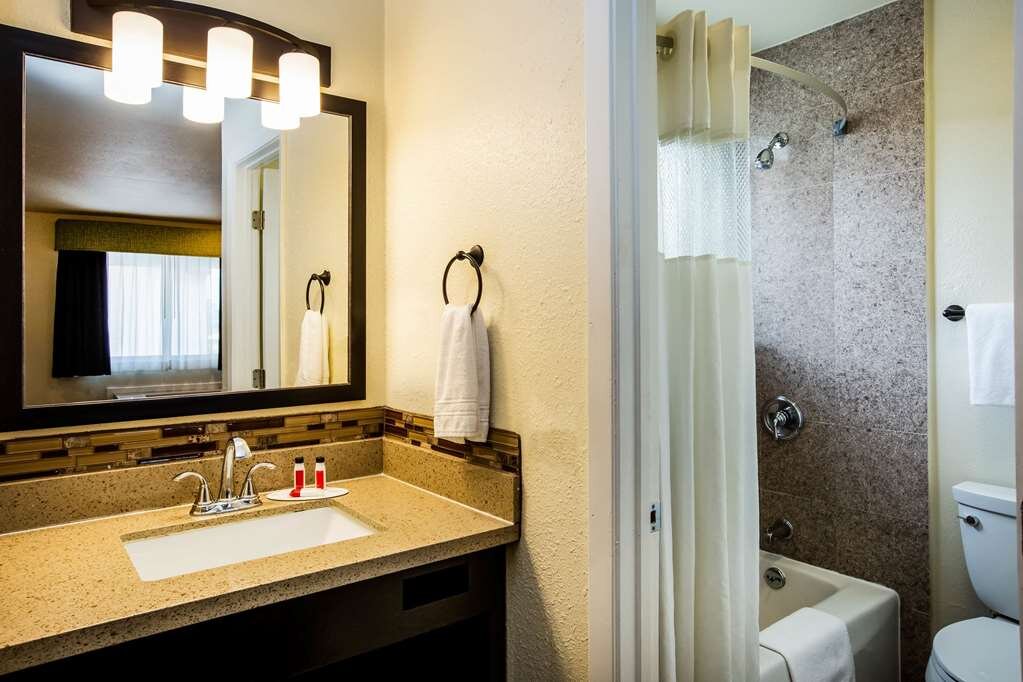 Hotel photo 23 of Days Inn by Wyndham Monterey Downtown.