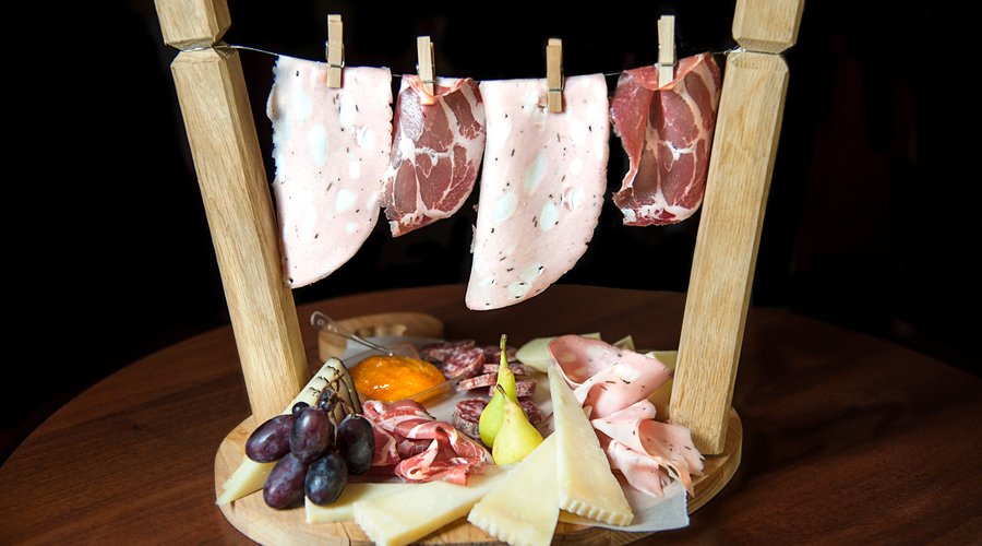 Panni stesi.. tagliere di salumi e formaggi