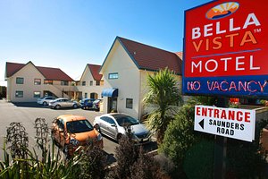 Bella Vista Motel Ashburton in Ashburton, image may contain: Hotel, Neighborhood, Car, Motel