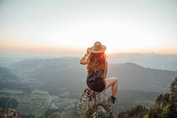 female solo traveler