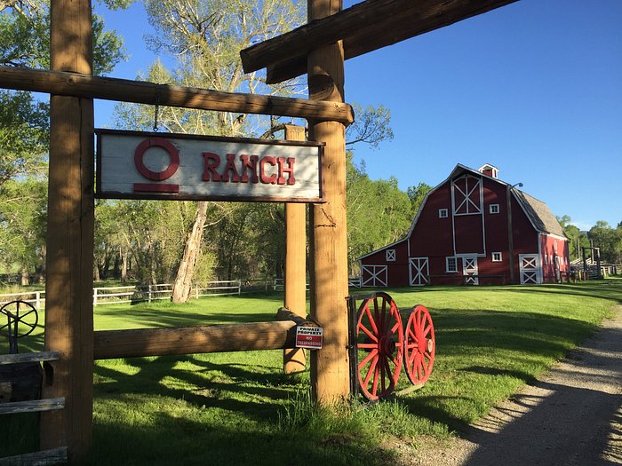 https://dynamic-media-cdn.tripadvisor.com/media/photo-o/1c/b9/59/be/circle-bar-guest-ranch.jpg?w=700&h=-1&s=1