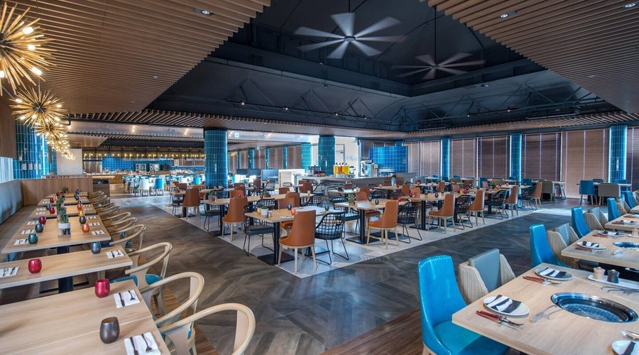 Our buffet restaurant Qwachi is available for breakfast, lunch, and dinner. We recommend you to make a reservation in advance.