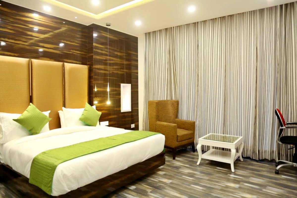 GOLDEN TREE - Updated 2022 Prices & Boutique Hotel Reviews (Noida, India)