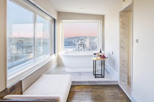 Room & Suite