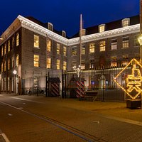 De Stadskazerne in Kampen waarin o.a. Tourist Info Kampen gehuisvest is