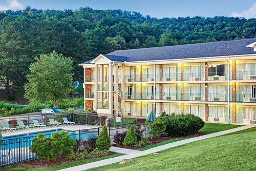 DAYS INN BY WYNDHAM JELLICO - TENNESSEE STATE LINE $56 ($̶7̶6̶ ...