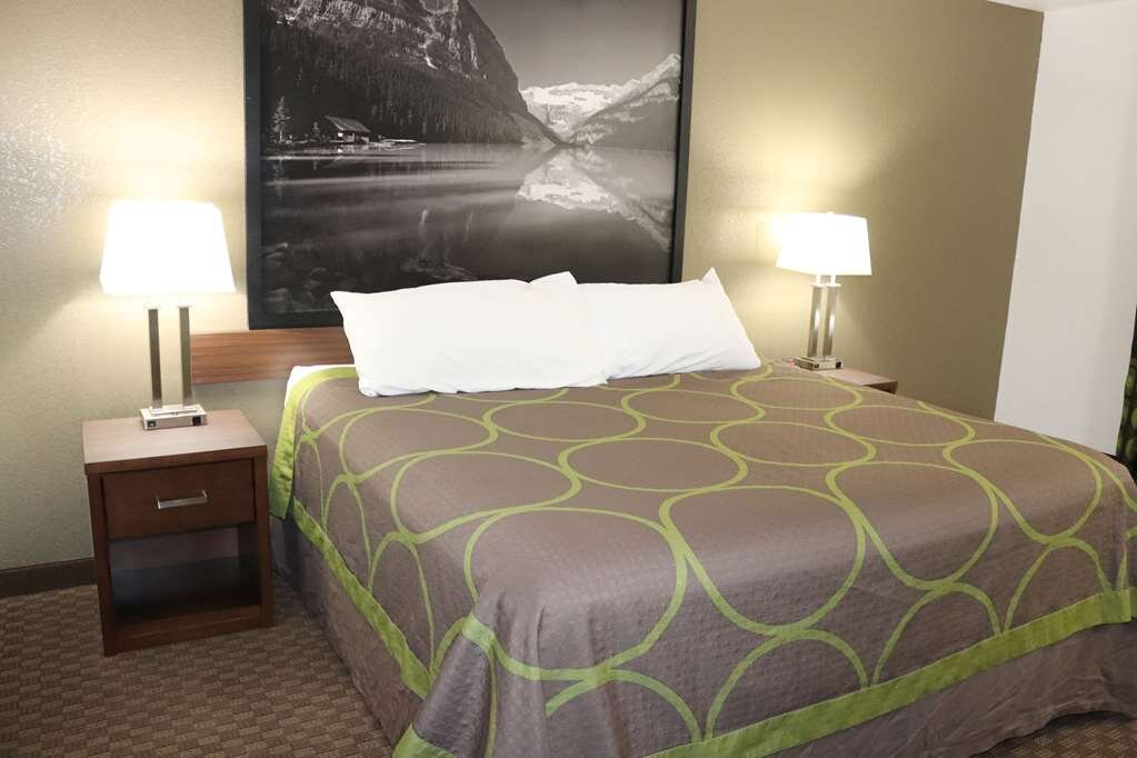 Hotel photo 4 of Super 8 by Wyndham Hinton.
