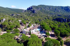 Auberge De Val Moureze in Moureze, image may contain: Vegetation, Villa, Tree, Woodland