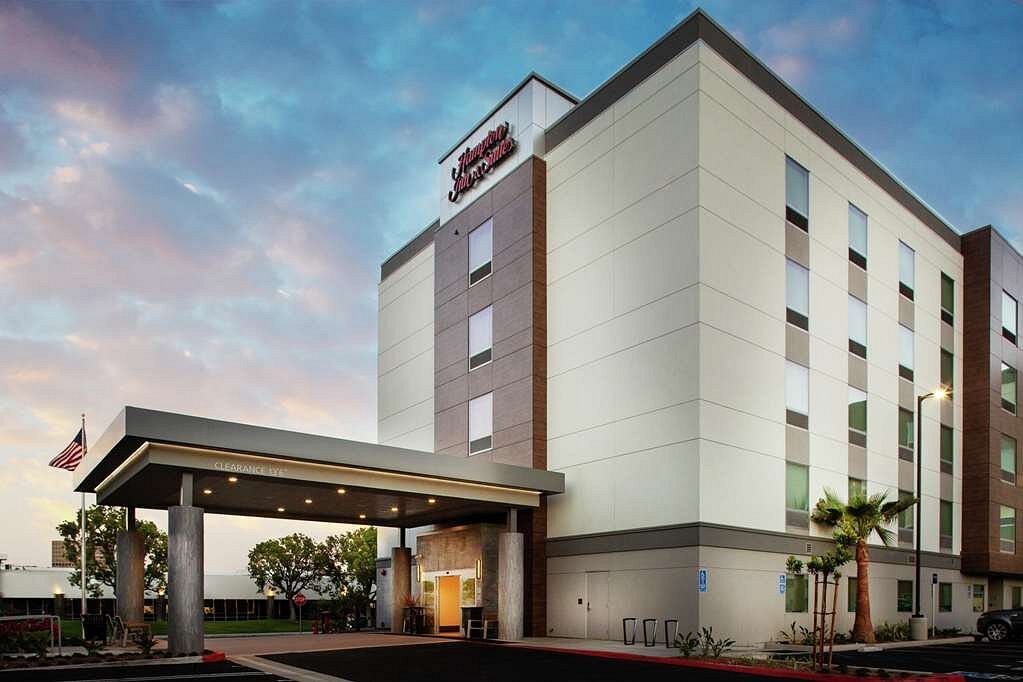Hampton Inn &amp; Suites Irvine-Orange County Airport, khách sạn tại Costa Mesa
