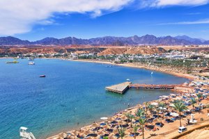 حمام السباحة والشاطئ