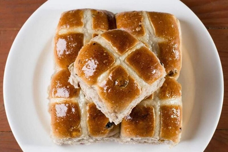 Where to find the best hot cross buns in Adelaide, SA? Travellers recommend award-winning CJ's Bakery at Christies Beach.