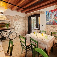 "La Parenzana" – cozy ambiance perfect for lunches and dinners with family and friends.