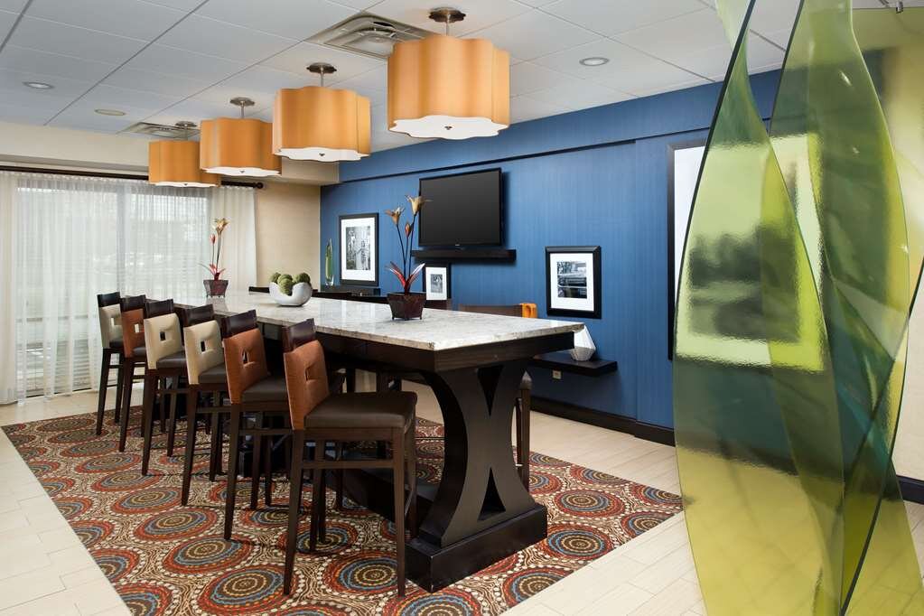 Hotel photo 9 of Hampton Inn Lenoir City.