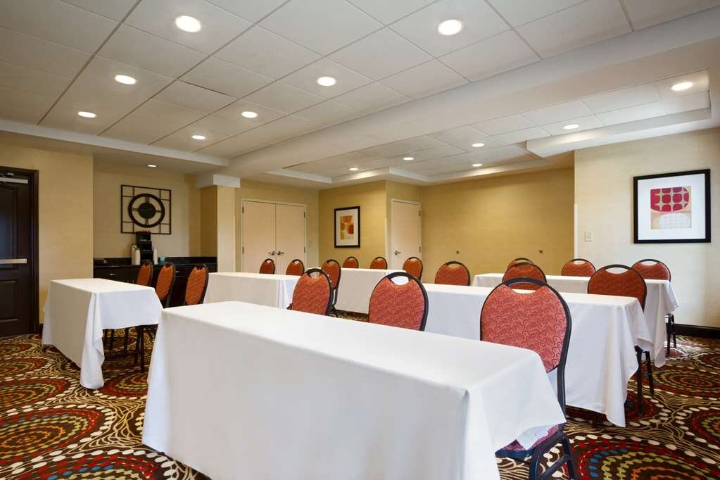 Hotel photo 39 of Hampton Inn Lenoir City.