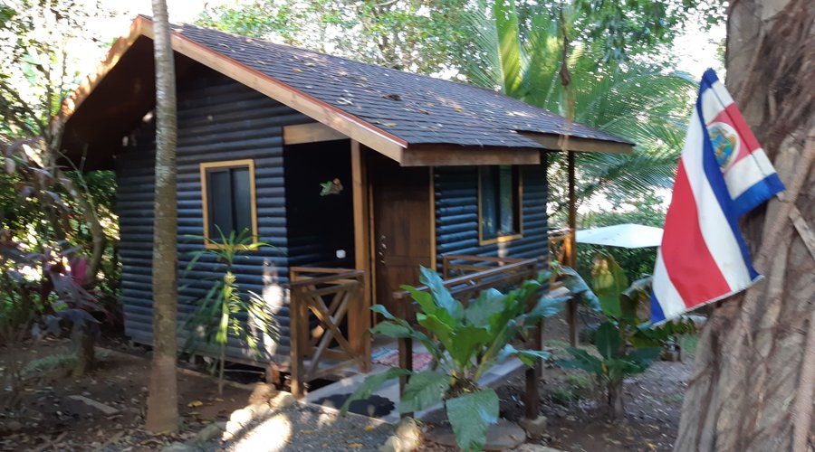 One of the two cabins / Une des deux cabines 