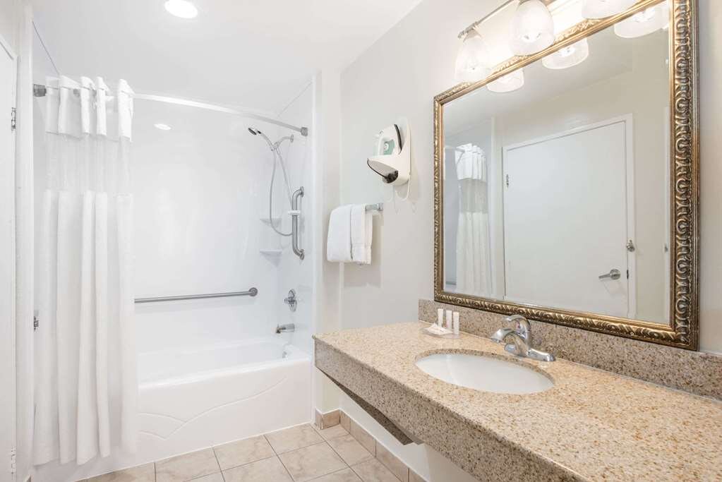 Hotel photo 35 of Ramada by Wyndham San Diego Airport.