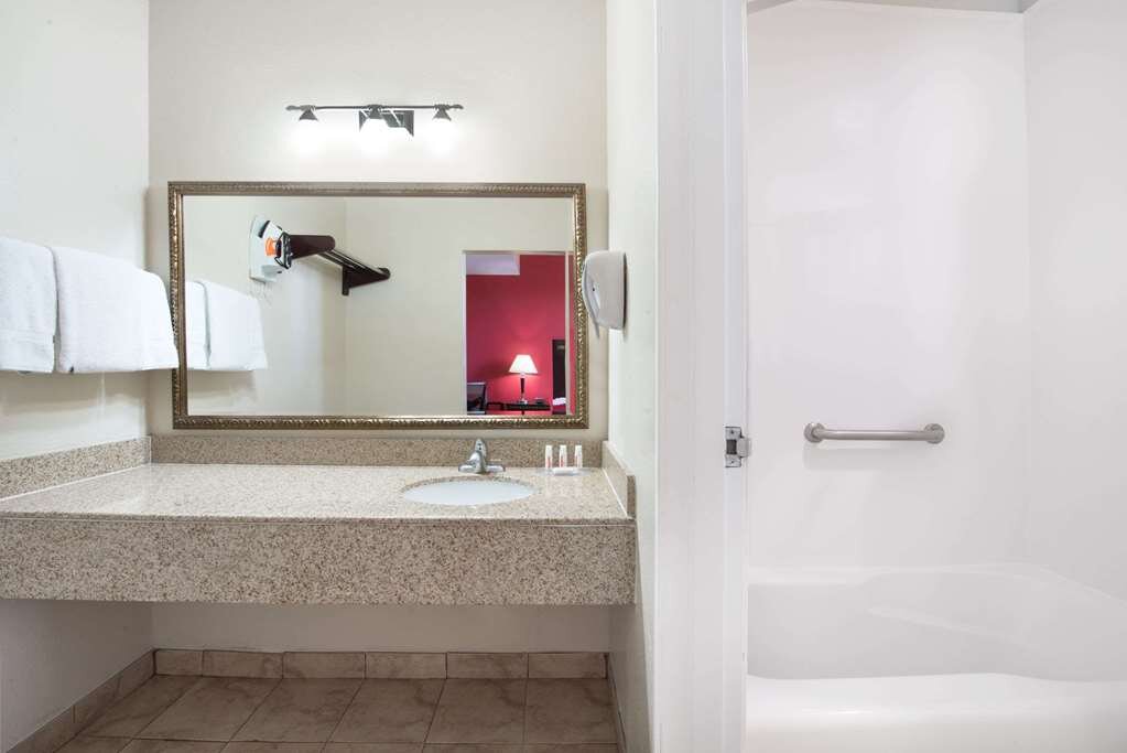 Hotel photo 79 of Ramada by Wyndham San Diego Airport.