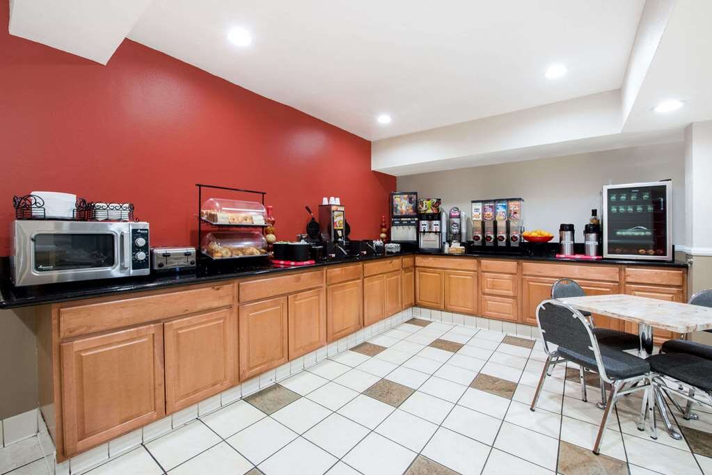 Hotel photo 59 of Ramada by Wyndham San Diego Airport.
