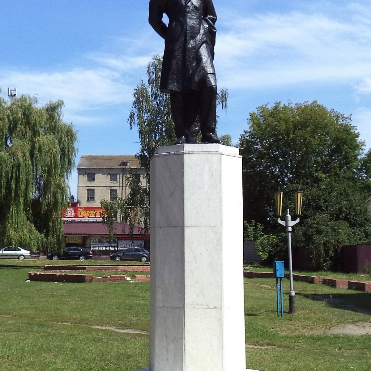 Брянск пушкина. Памятник Пушкину в Брянске. Памятник Пушкина Брянск 1.