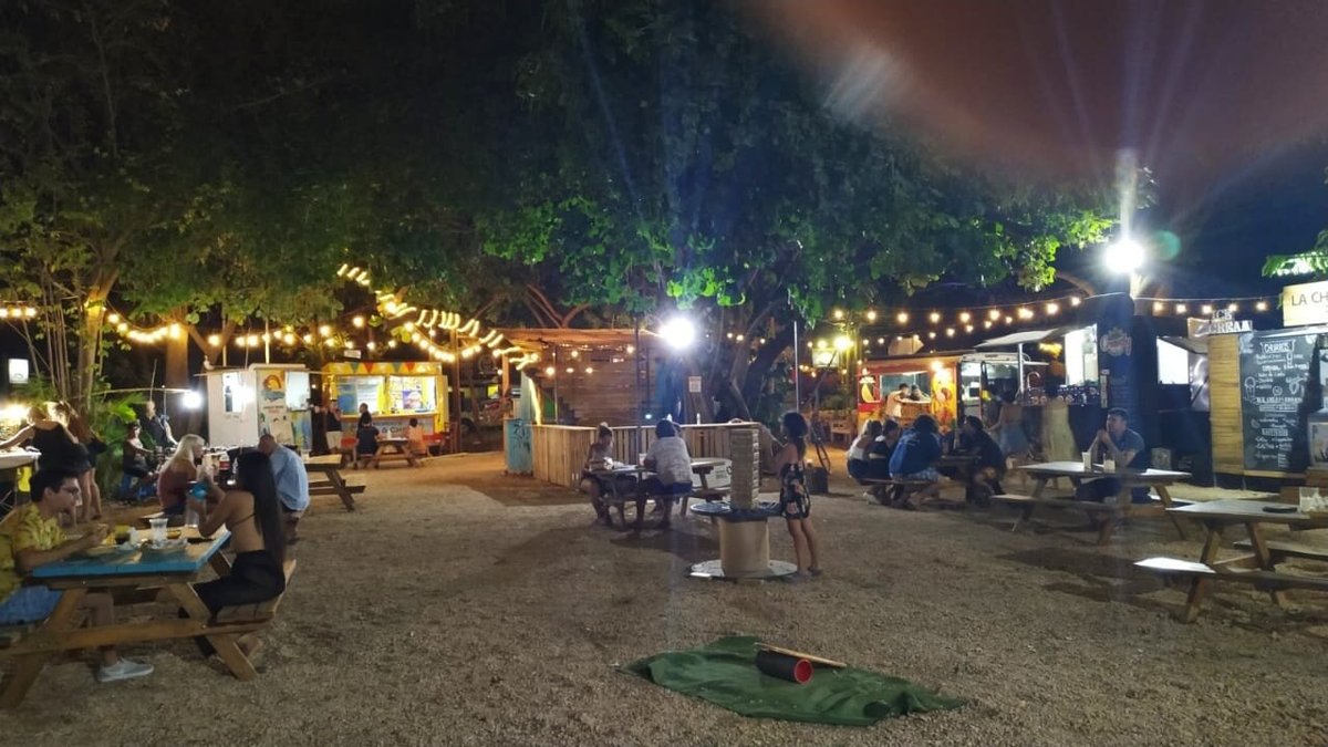 JARDÍN TAMARINDO FOOD TRUCK PARK - Restaurant Reviews, Photos & Phone ...