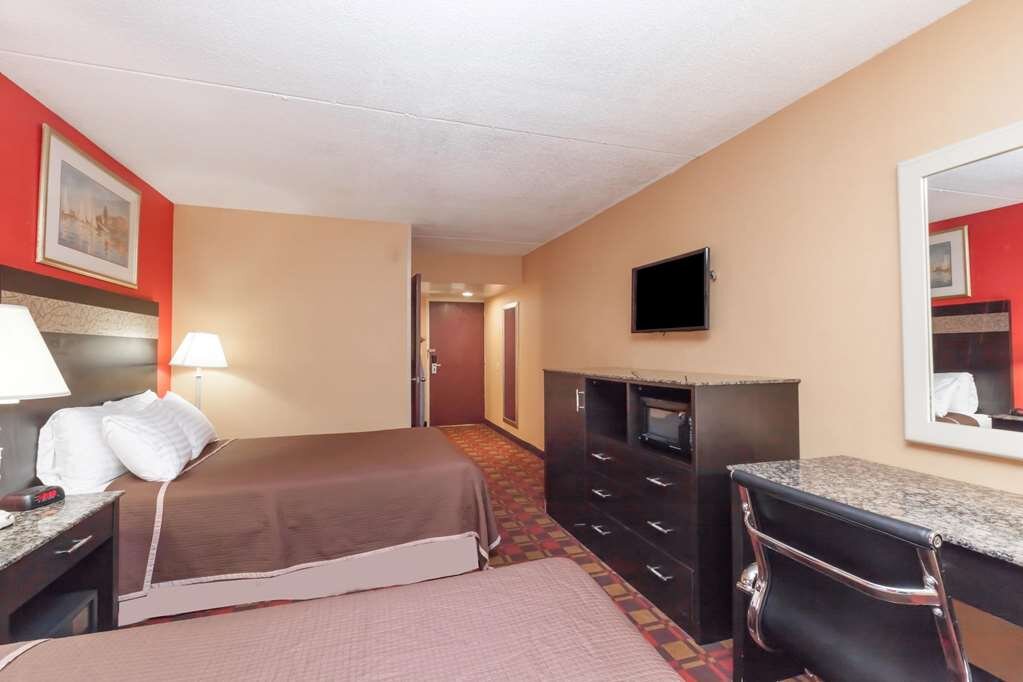 Hotel photo 5 of Howard Johnson Hotel by Wyndham Newark Airport.