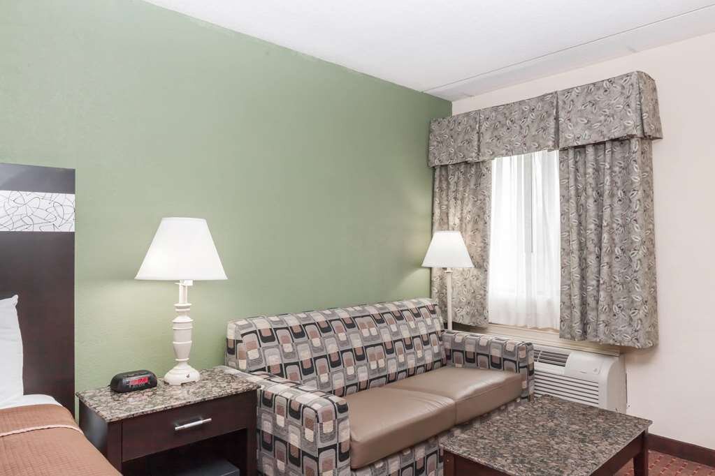 Hotel photo 1 of Howard Johnson Hotel by Wyndham Newark Airport.