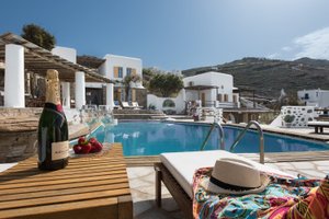 Pool & Beach