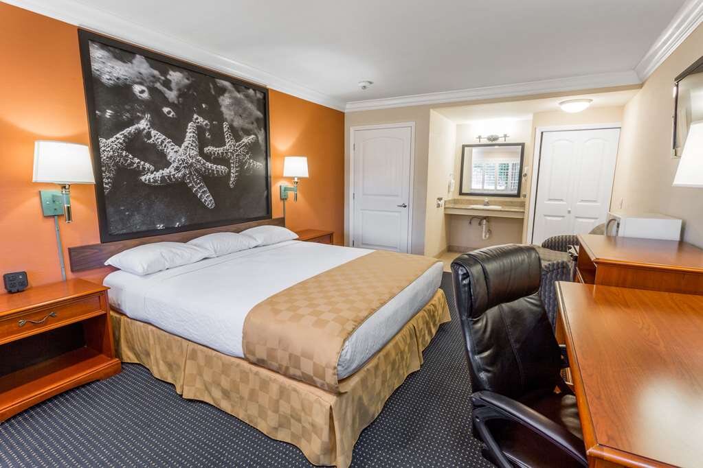 Hotel photo 1 of Super 8 by Wyndham Monterey Fisherman's Wharf Aquarium.