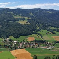 Sentier botanique de Crémines (Jura bernois) - vue sur la vallée Le Cornet