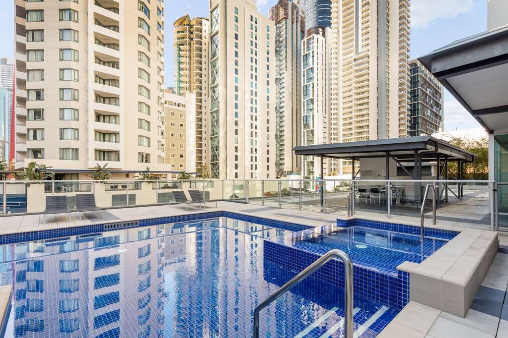 Oaks Brisbane Festival Suites Pool Pictures & Reviews - Tripadvisor