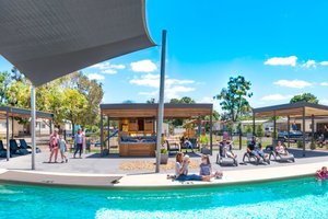 Pool & Beach