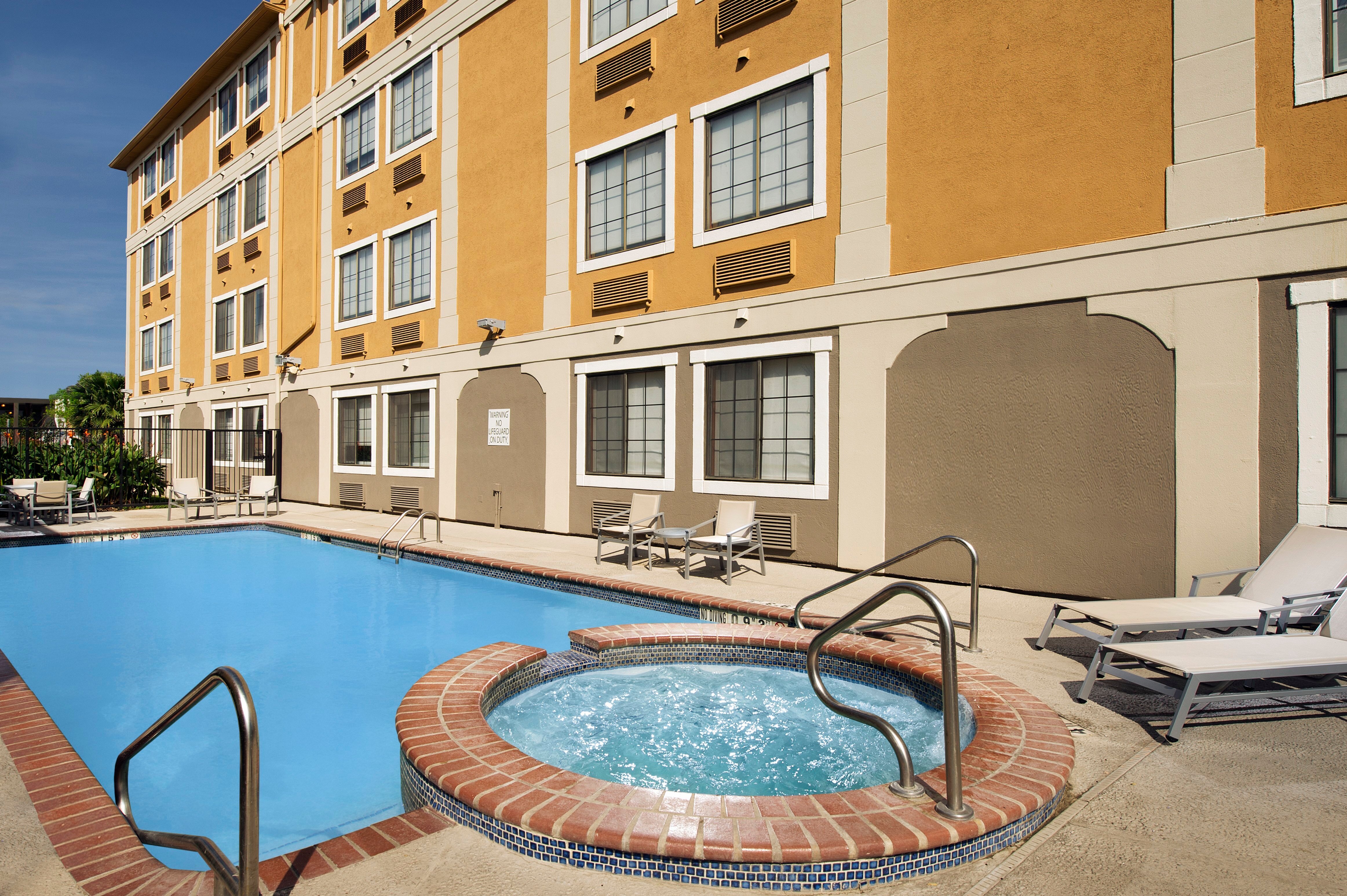 Holiday Inn Express Suites San Antonio Dtwn Market Area An IHG Hotel   Outdoor Swimming Pool 