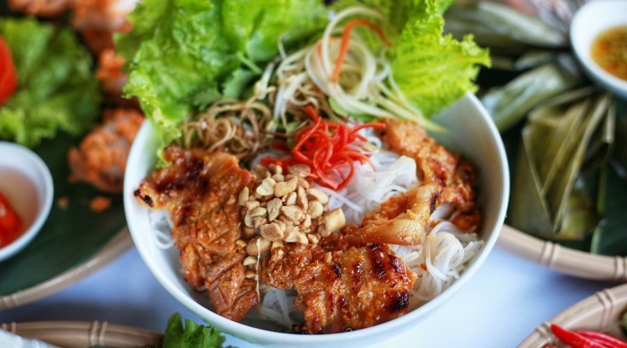Bún Thịt Nướng ngon ngất ngây, nước lèo được chế biến một công thức bí truyền