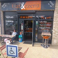 Le Caf&zzeria : Emplacement, vitrine, Terrasse