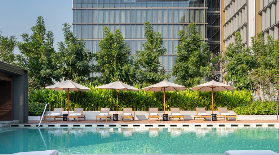 Hyatt-Regency-Phnom-Penh-Pool-Chairs-2