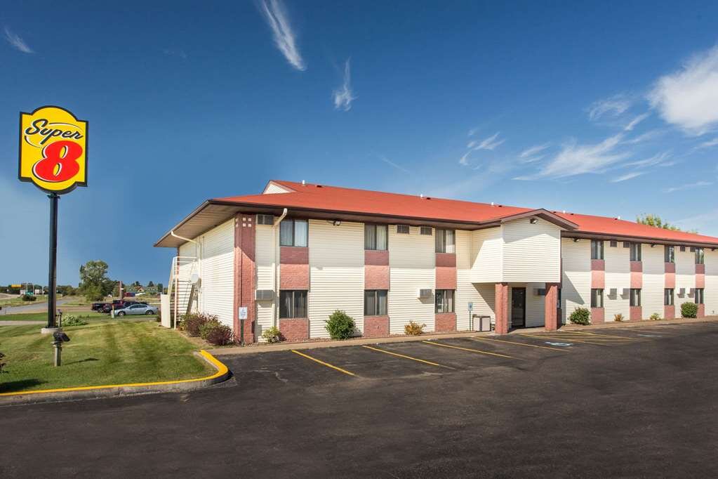 SUPER 8 BY WYNDHAM EAU CLAIRE I-94 $52 ($̶6̶0̶