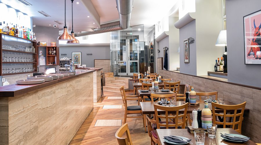 Pepe Nero is located in the heart of Prague 1.
We offer contemporary Italian cuisine and we have a wine cellar with over a hundred wine labels.
Our multilingual staff is happy to welcome you every day of the week.