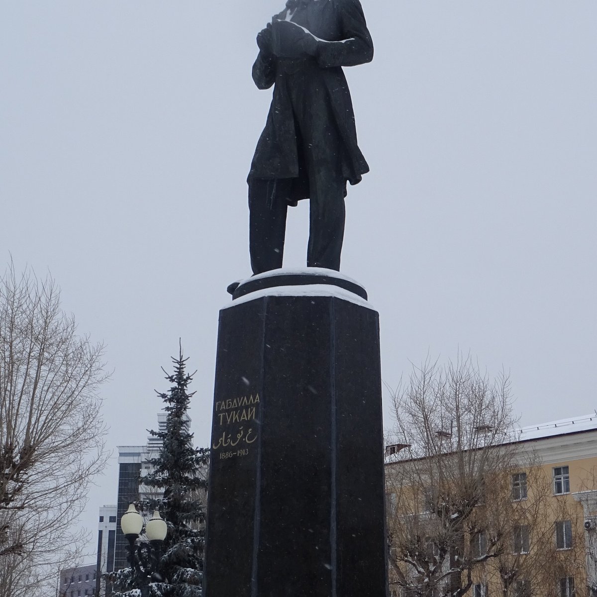 Памятник татарск. Г. Тукай памятник в Казани. Памятник татарскому Канадее