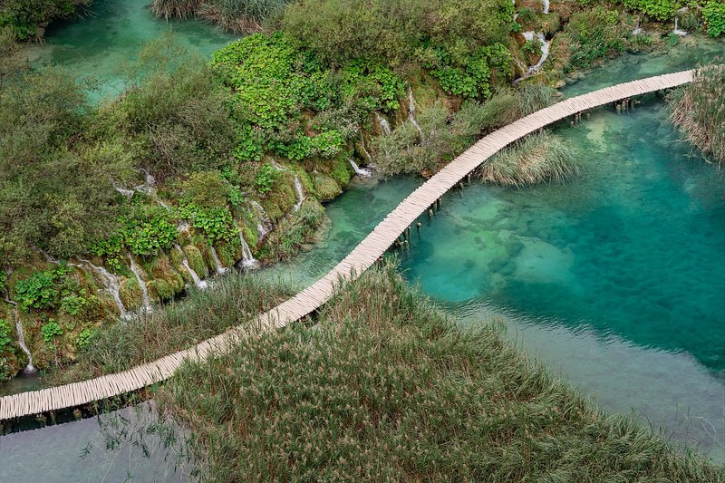 Zicht vanuit de lucht op het Nationaal Park Plitvice in Kroatië