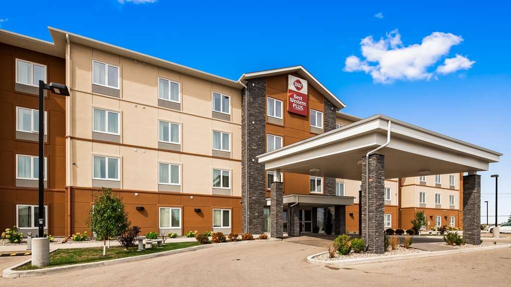 BEST WESTERN PLUS WINNIPEG WEST 88 1 0 0 Updated 2021 Prices   Hotel Exterior 