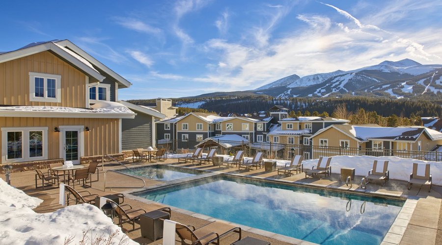 Outdoor pool and hot tub, open year round